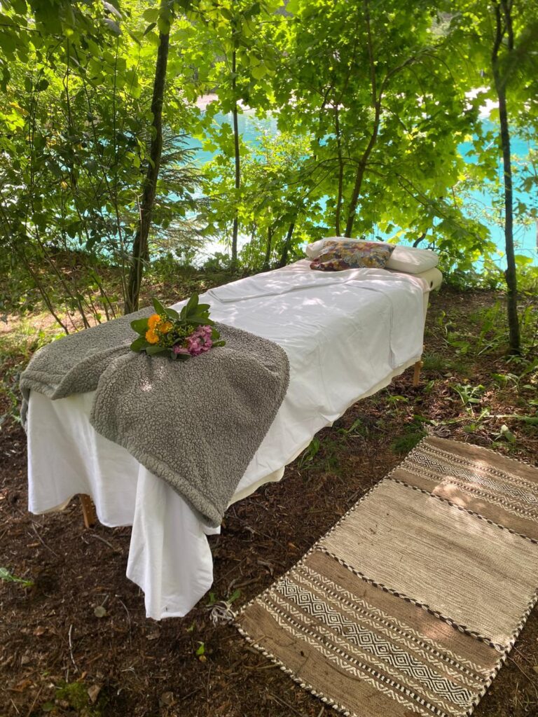 Massaggio nel Bosco camping castel pietra
